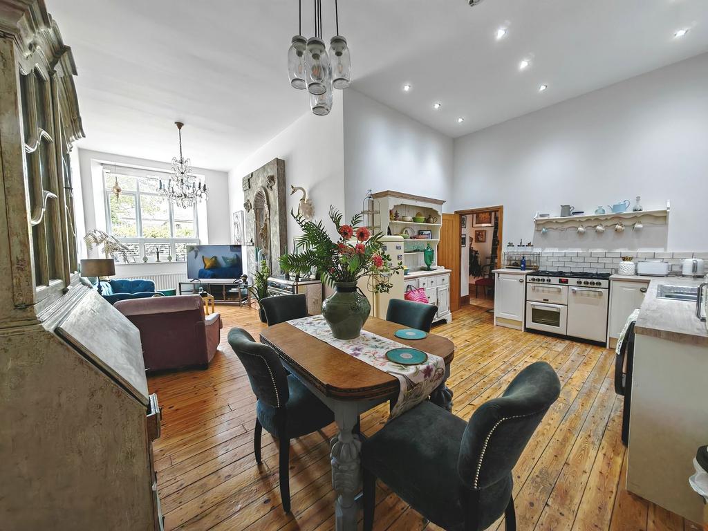 Lounge/Dining Area &amp; Kitchen