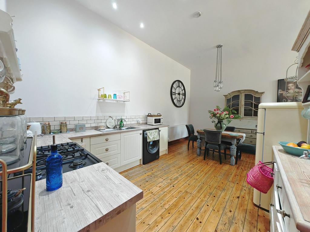 Lounge/Dining Area &amp; Kitchen