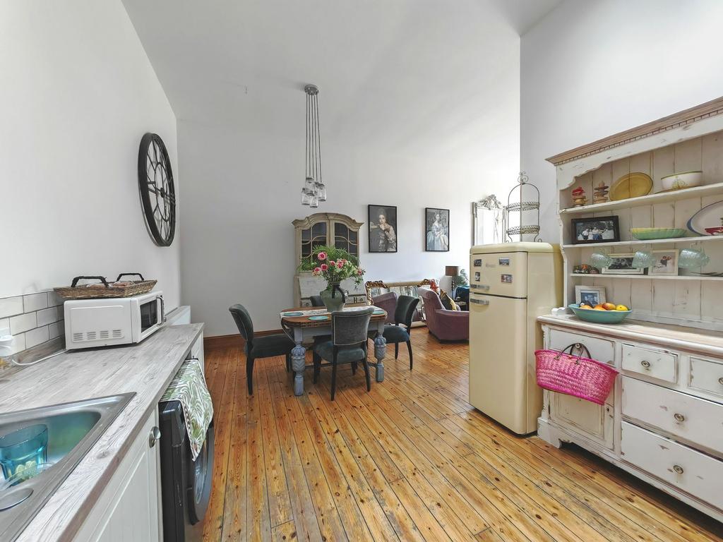 Lounge/Dining Area &amp; Kitchen