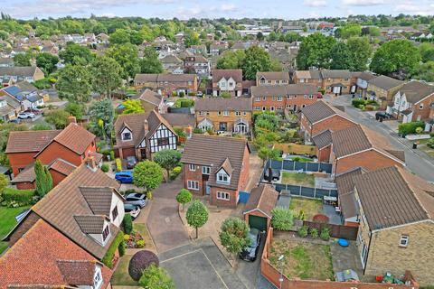 3 bedroom detached house for sale, Earl Mountbatten Drive, Billericay, CM12