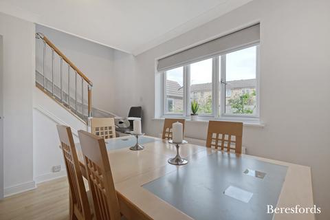 3 bedroom detached house for sale, Earl Mountbatten Drive, Billericay, CM12