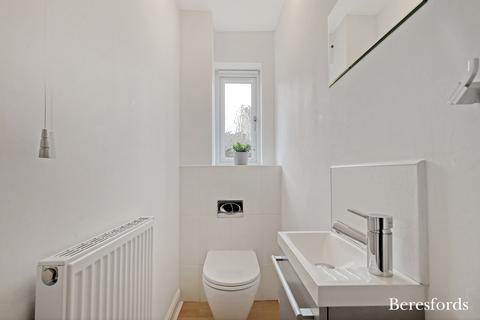 3 bedroom detached house for sale, Earl Mountbatten Drive, Billericay, CM12