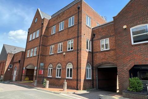 Office to rent, Staple Gdns Winchester SO23 8SR