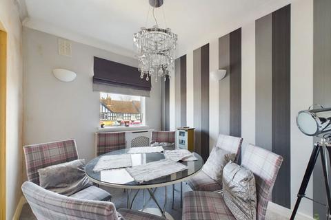 3 bedroom apartment for sale, Long Lane, Bexleyheath, Kent, DA7 5AE