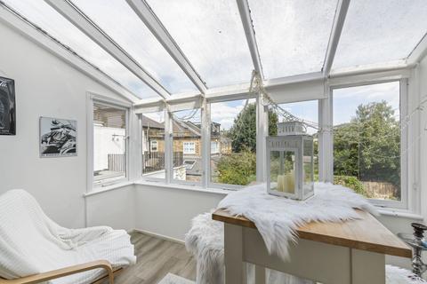 3 bedroom flat for sale, Glentham Road, Barnes, SW13