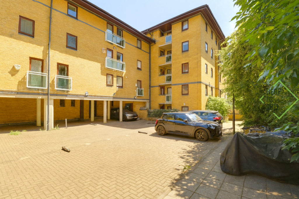 East Smithfield, London, E1 W
