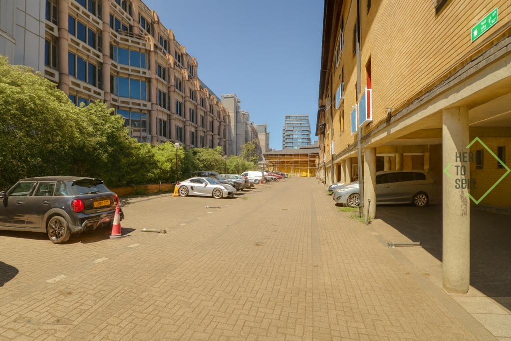 East Smithfield, London, E1 W