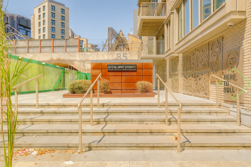 East Smithfield, London, E1 W