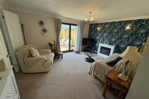 4 bedroom detached house for sale, St. Philips Drive, Evesham