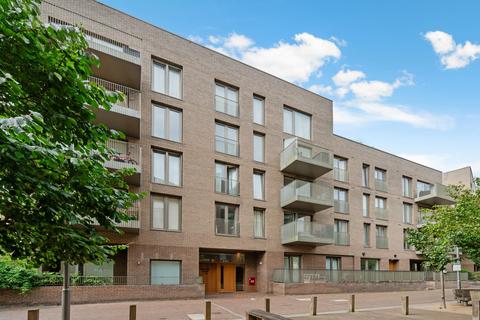 2 bedroom flat for sale, Bowline Court, Brentford