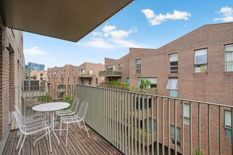 2 bedroom flat for sale, Bowline Court, Brentford