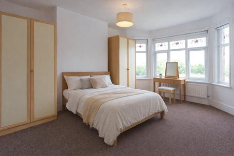 3 bedroom semi-detached house to rent, Southmead Road, Filton, Bristol, BS34