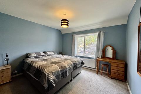 3 bedroom semi-detached house for sale, De Lacy Avenue, Almondbury, Huddersfield, HD5 8NT