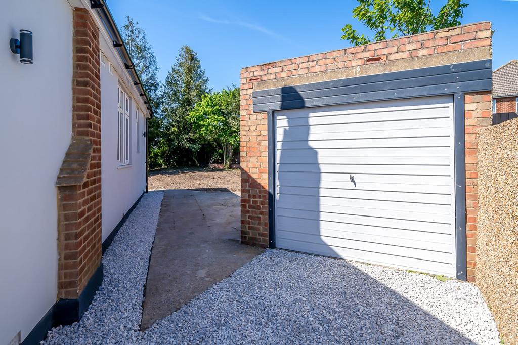 Front Walkthrough to Rear Garden