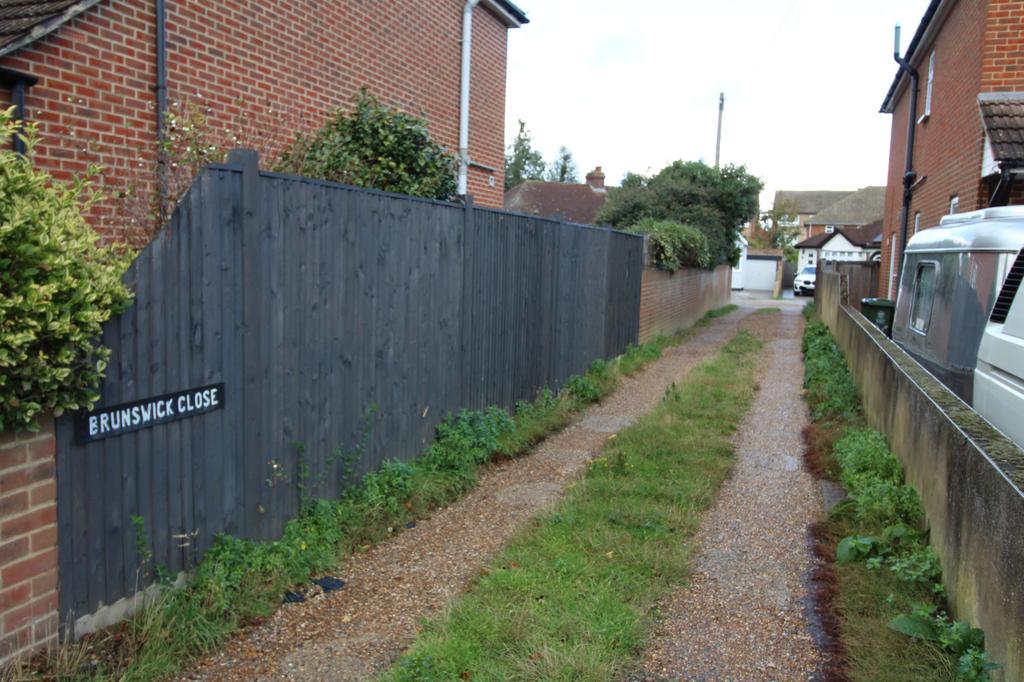 Residents Entry Road Aspect