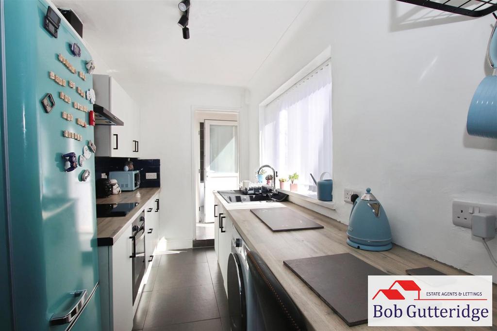 Fitted kitchen / breakfast room
