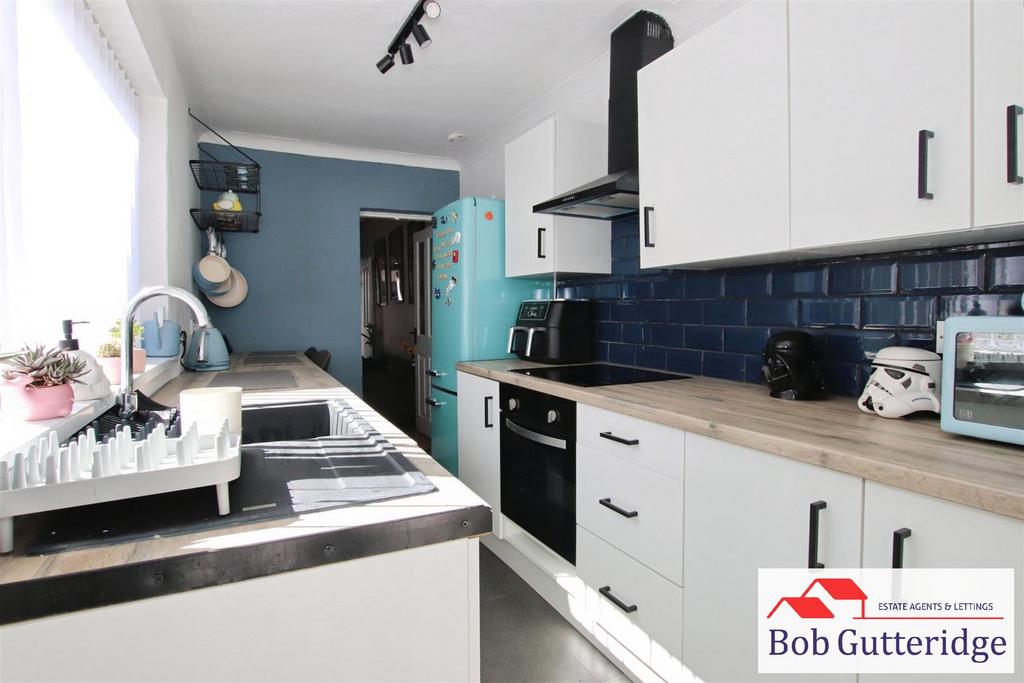 Fitted kitchen / breakfast room