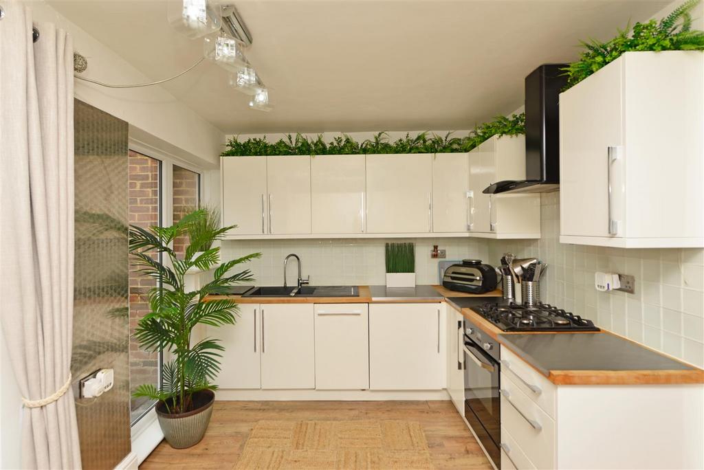 Fitted Dining Kitchen: