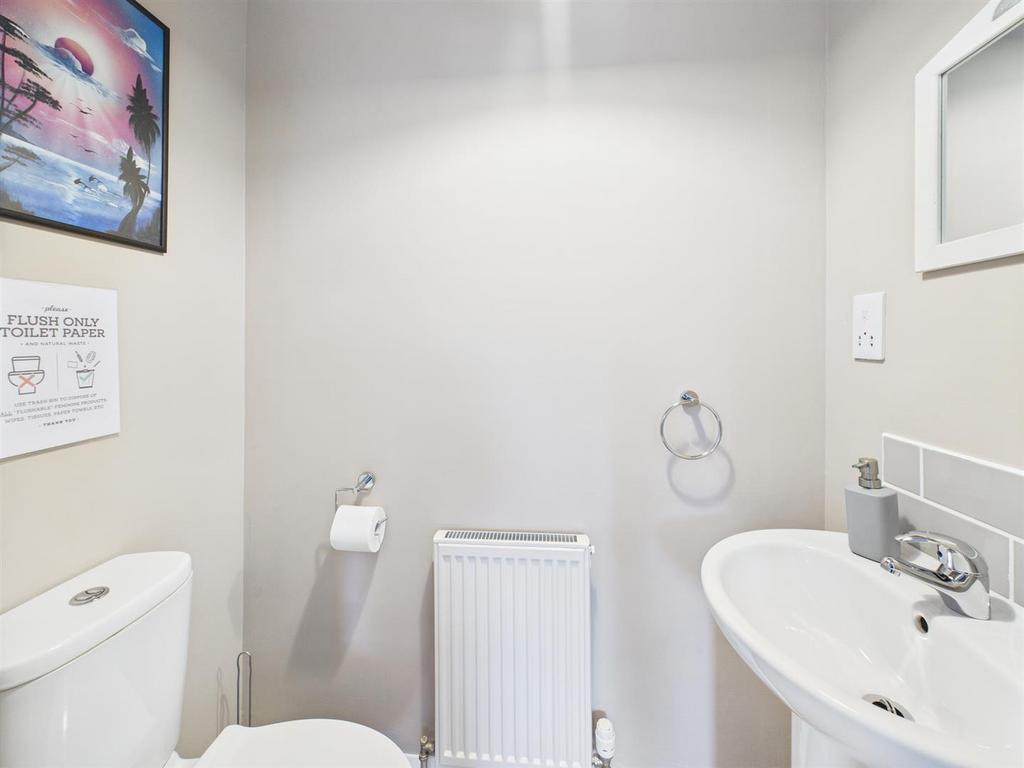 Bedroom 1 en suite wc