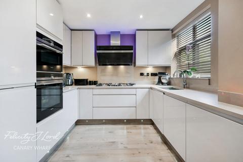17 Grantock Road, London, E17 4DF