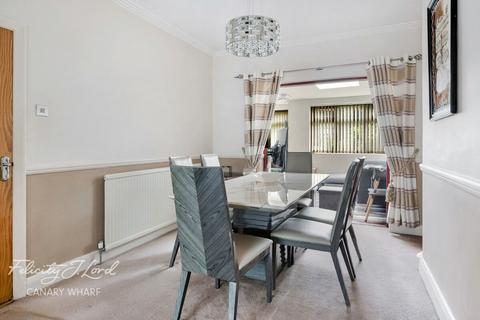 17 Grantock Road, London, E17 4DF