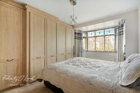 17 Grantock Road, London, E17 4DF