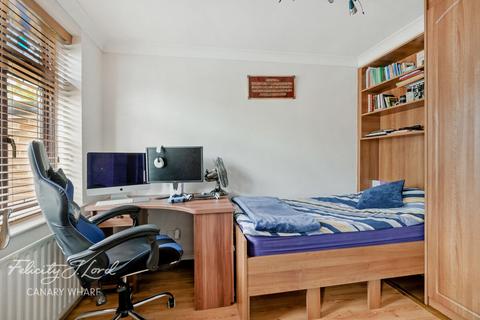 17 Grantock Road, London, E17 4DF