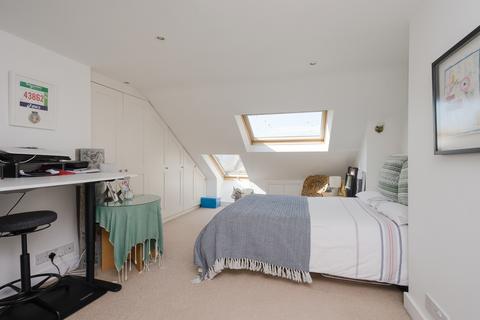 10 Derby Road, London, SW19 1LP