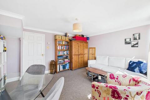 3 bedroom flat for sale, Peartree Close, South Ockendon