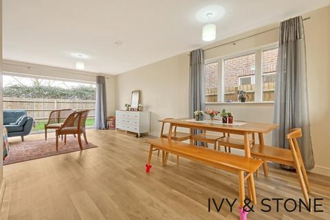 4 bedroom semi-detached house for sale, Grove Lane, Chigwell, Essex, IG7
