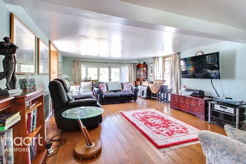 4 bedroom detached house for sale, Kingsford Street, Ashford