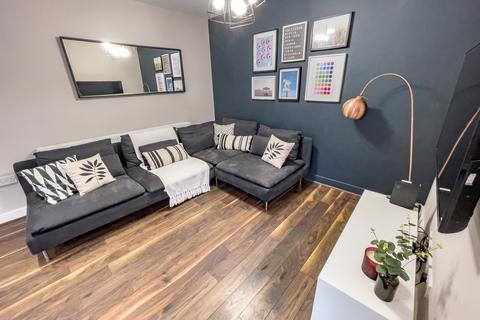 1 bedroom in a house share to rent, Esher Road, L6 6DE,