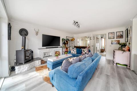 18 Hampton Road, Farnham, GU9 0DQ
