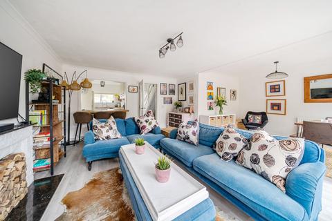 18 Hampton Road, Farnham, GU9 0DQ