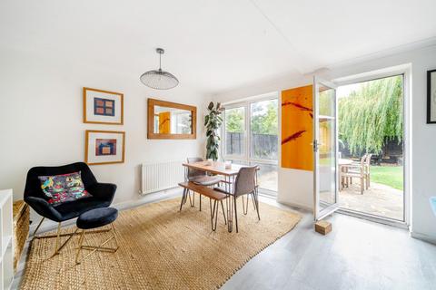 18 Hampton Road, Farnham, GU9 0DQ