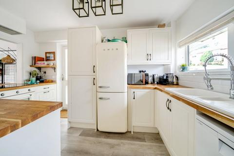18 Hampton Road, Farnham, GU9 0DQ