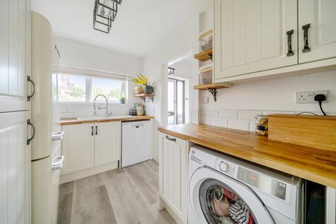 18 Hampton Road, Farnham, GU9 0DQ