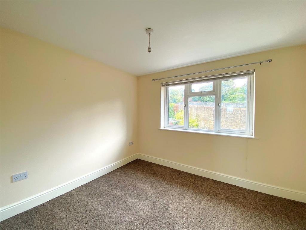 2 Edinburgh Rd - Bed1.jpg