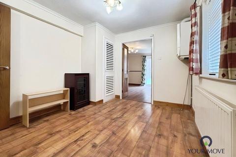 4 bedroom end of terrace house to rent, Barnett Close, Erith DA8