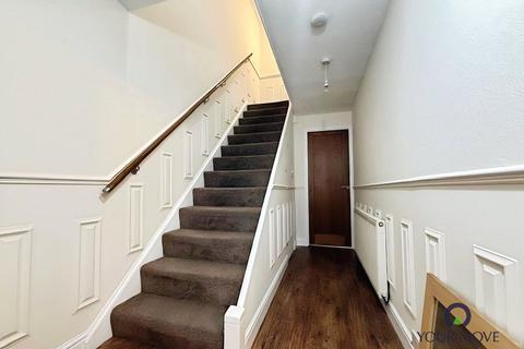 4 bedroom end of terrace house to rent, Barnett Close, Erith DA8