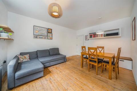 2 bedroom flat for sale, Victoria Park Square, London E2