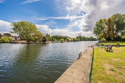 undefined, Thamespoint, Teddington TW11