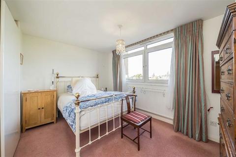undefined, Thamespoint, Teddington TW11