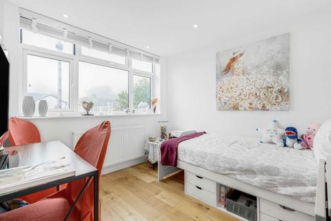 146 Rollesby Road, Chessington, KT9 2BY