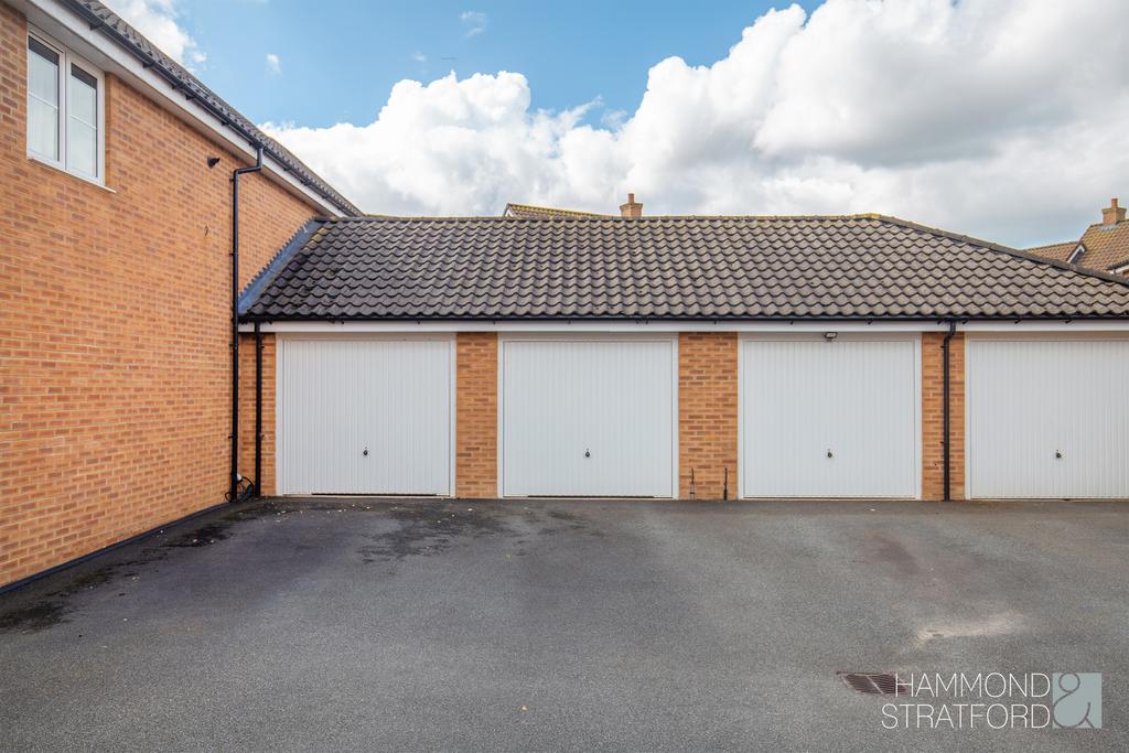 Garage/Parking
