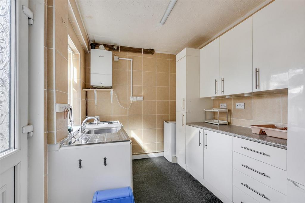 Kitchen 1.jpeg