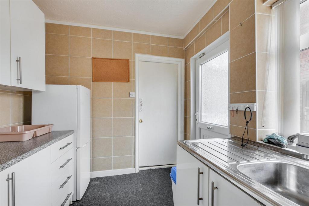Kitchen 2.jpeg