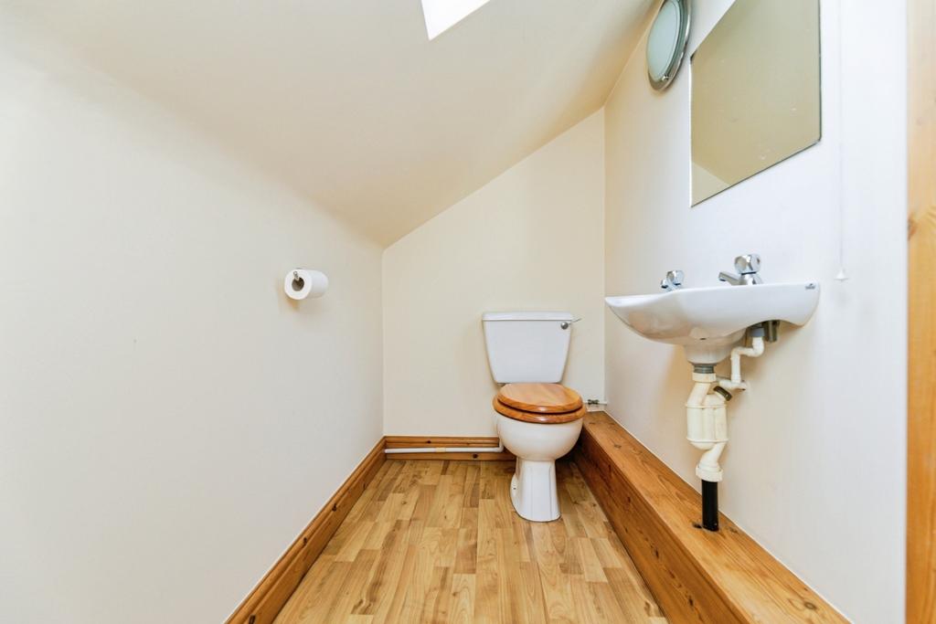 Pbox-bathroom-327047.jpg