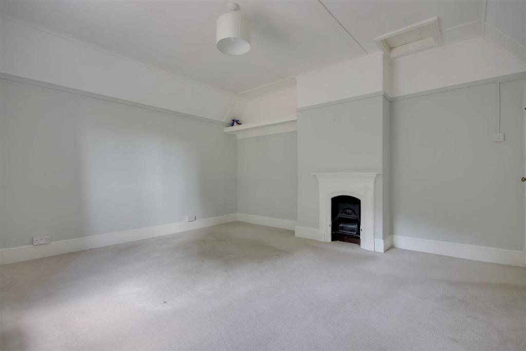 Bedroom 4.jpg