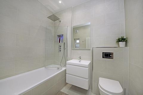 3 bedroom apartment to rent, Horn Lane, W3